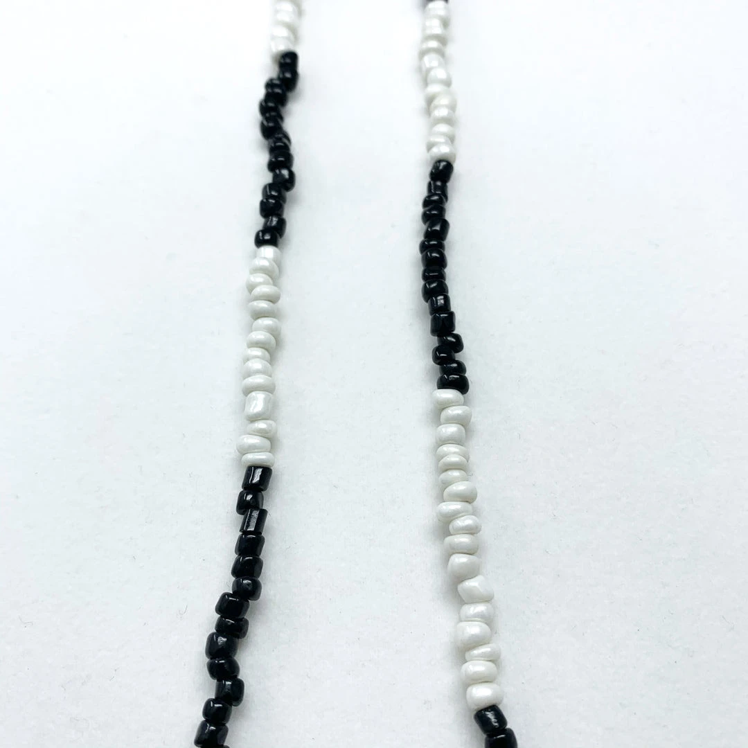 Mardi Gras Spot 27" Black And White Glass Bead Necklace (Dozen) Mardi Gras Spot 27" Black And White Glass Bead Necklace (Dozen)