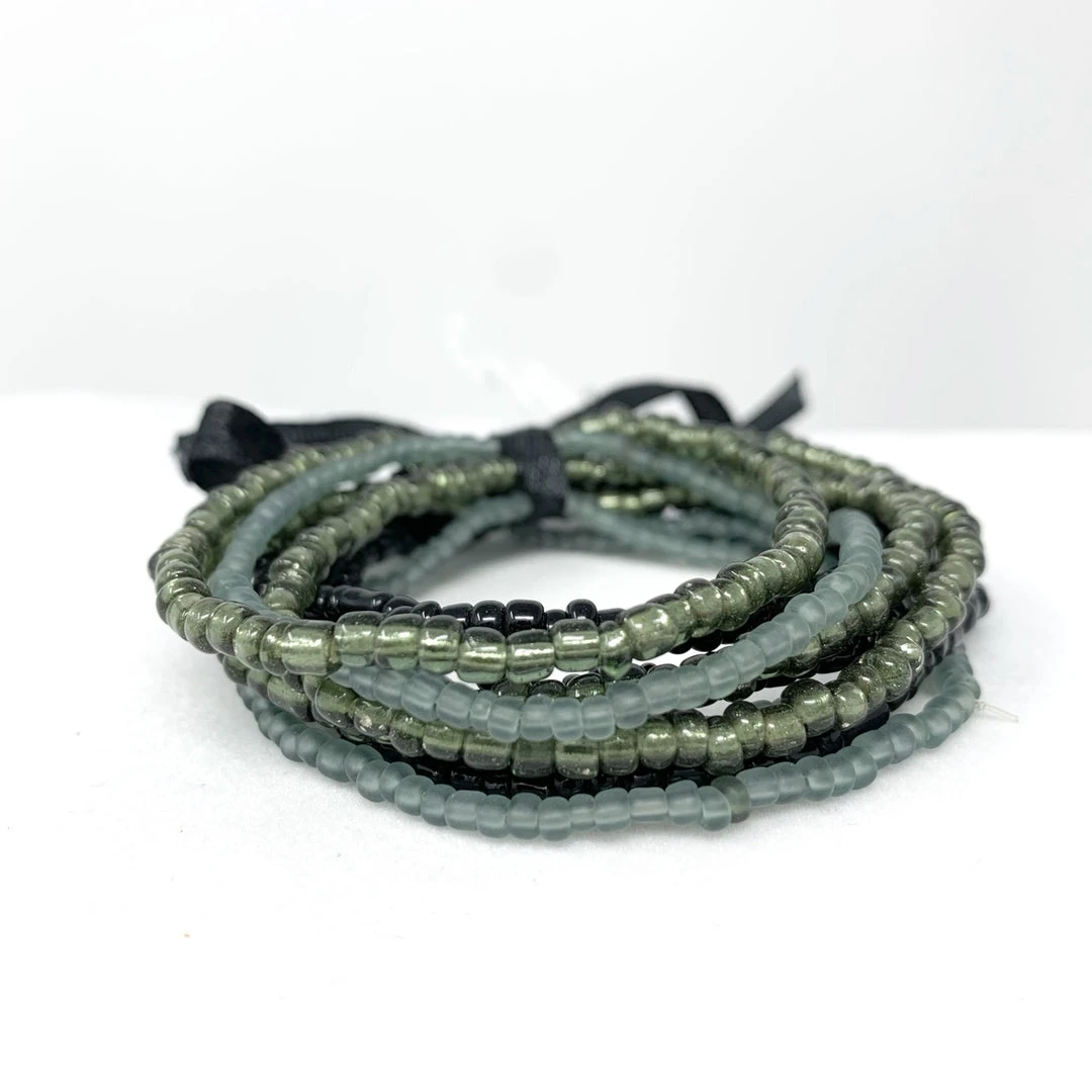 Mardi Gras Spot 7" Glass Bead Bracelets - Black And Grey (Dozen) Mardi Gras Spot 7" Glass Bead Bracelets - Black And Grey (Dozen)