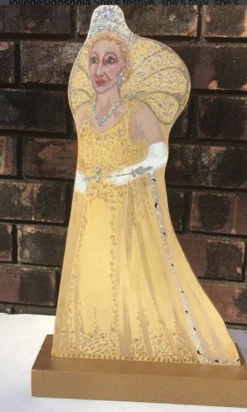 Plush Appeal, LLC Queen Wood Table Decoration (Each)